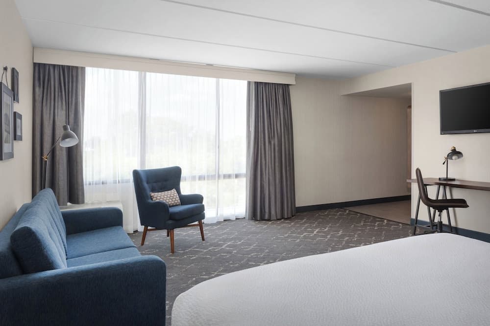 Four Points by Sheraton Philadelphia Northeast