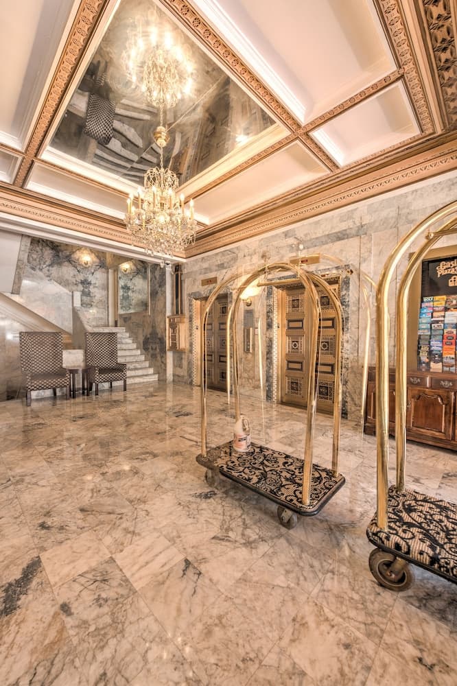 Gaslamp Plaza Suites