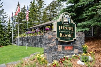Tunnel Mountain Resort