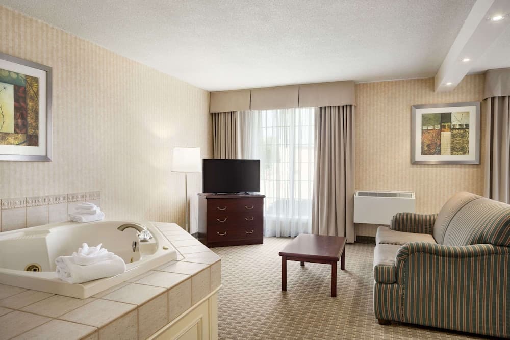 Days Inn by Wyndham Brantford