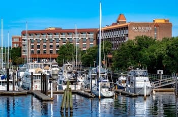 DoubleTree by Hilton New Bern Riverfront