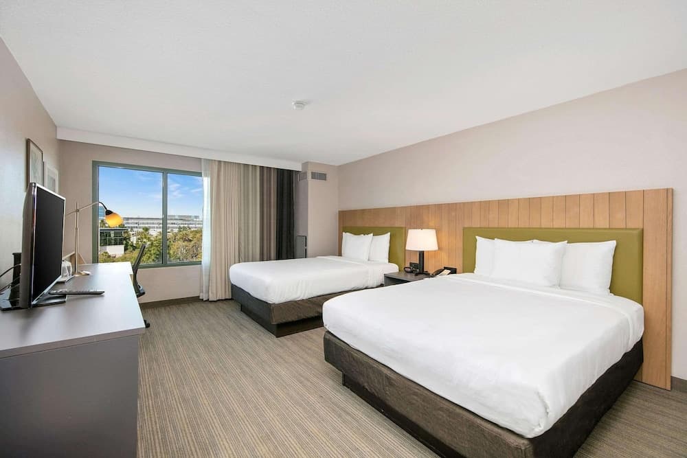 Country Inn & Suites by Radisson, San Diego North, CA