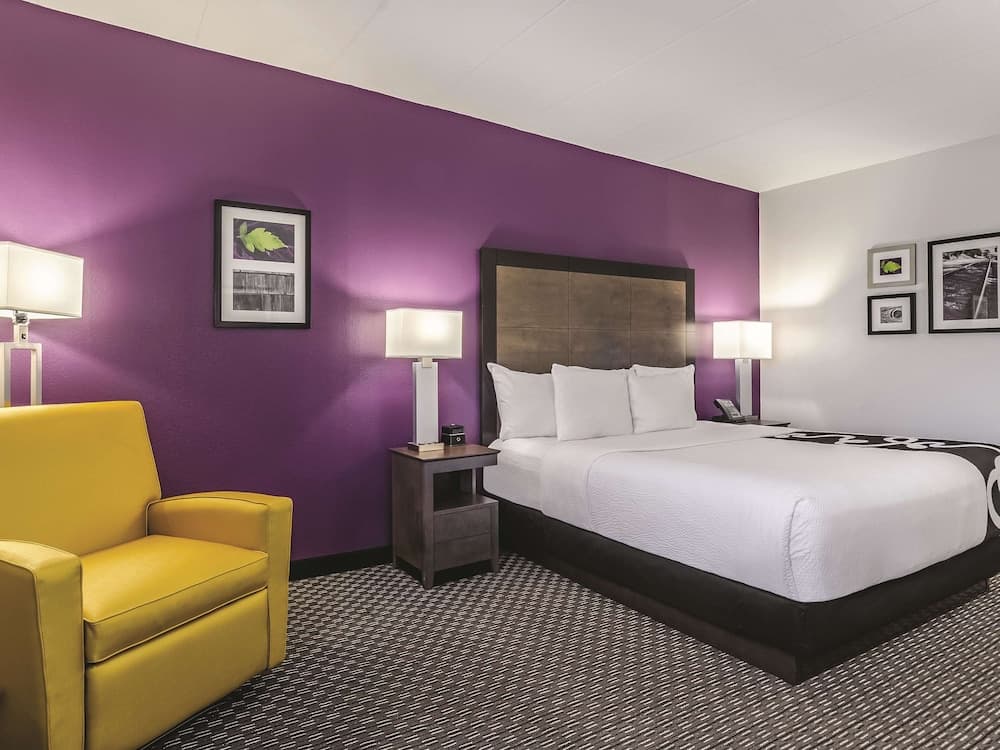 La Quinta Inn & Suites by Wyndham Warwick Providence Airport
