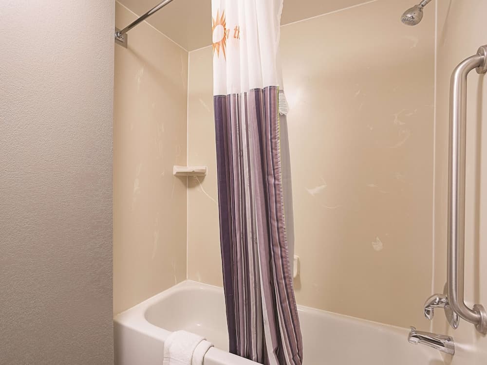 La Quinta Inn & Suites by Wyndham Warwick Providence Airport