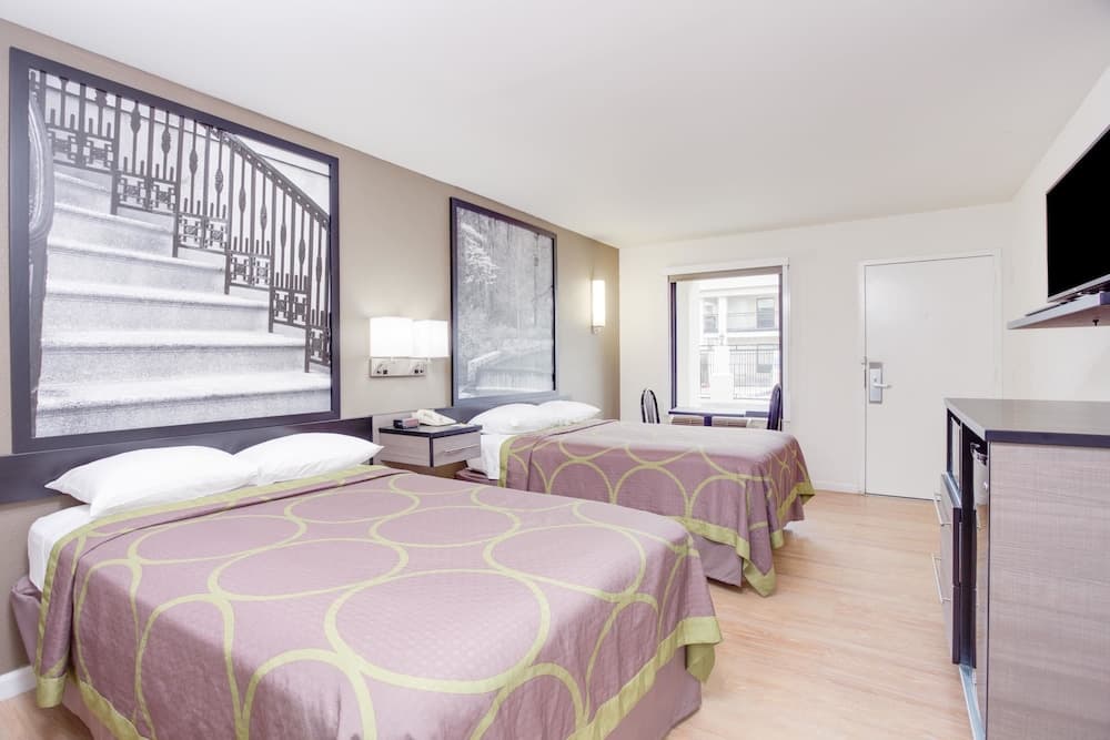 Super 8 by Wyndham Dalton