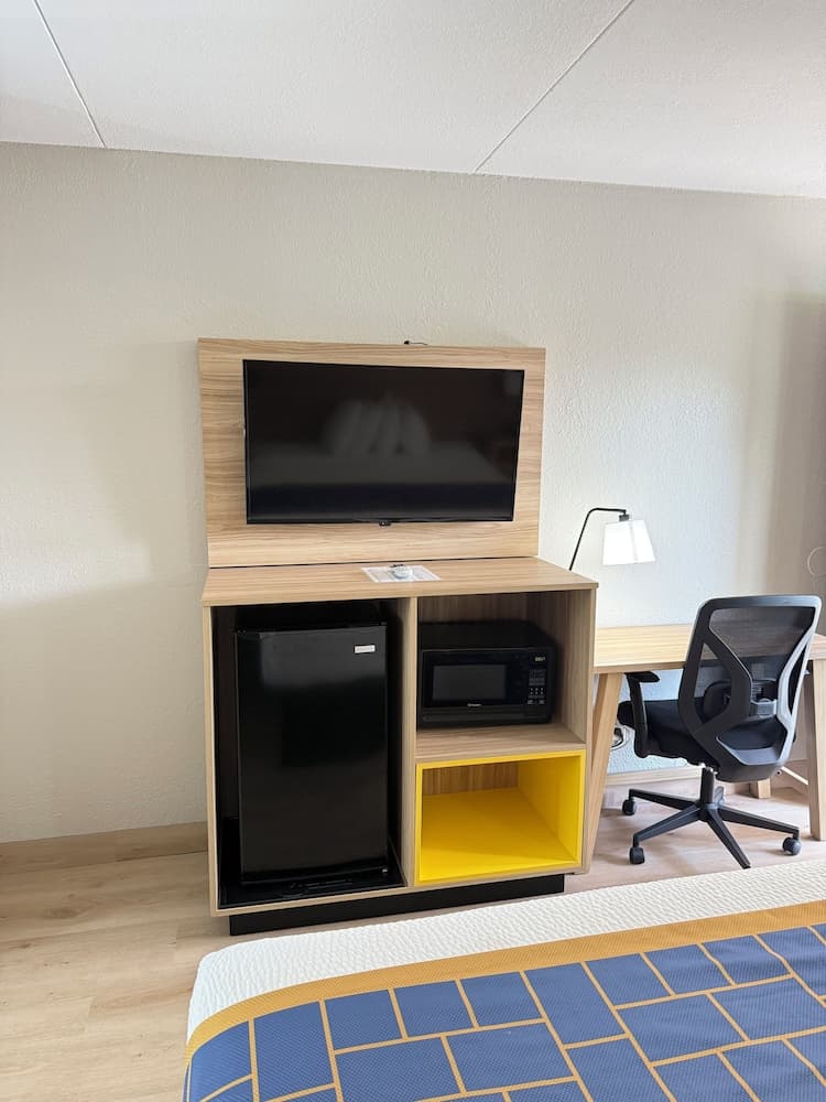 Days Inn by Wyndham Shorter