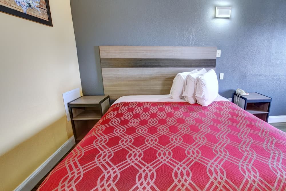 Econo Lodge at Military Circle