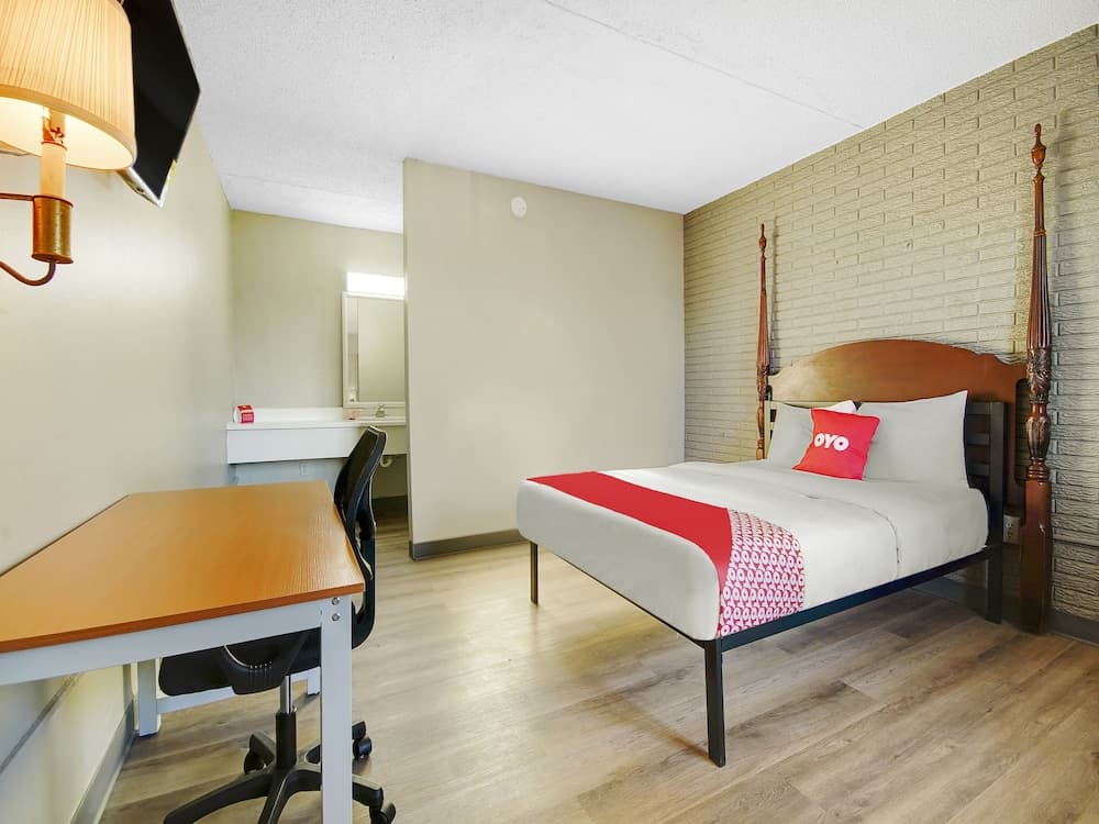 OYO Hotel Petersburg VA I-95 & E Washington St