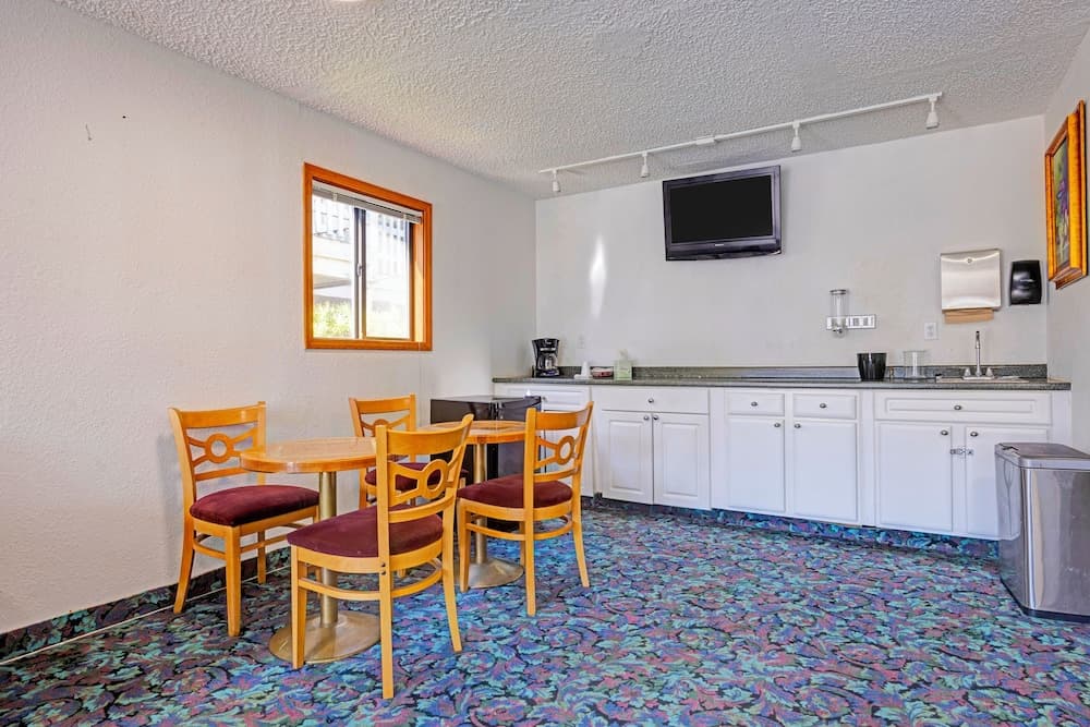 Capital O Stevenson Inn Riverside