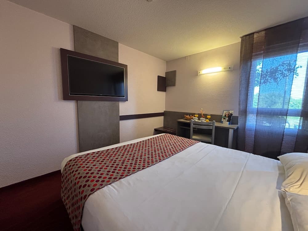 Brit Hotel Les Evens