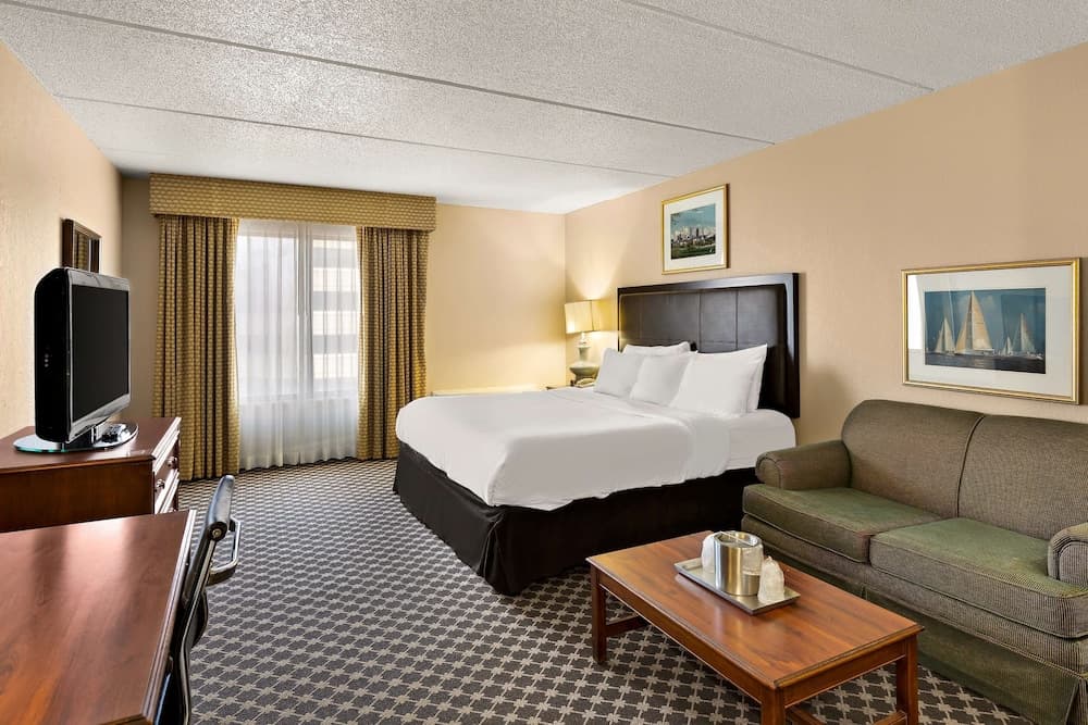 Hotel RL Cleveland Airport West