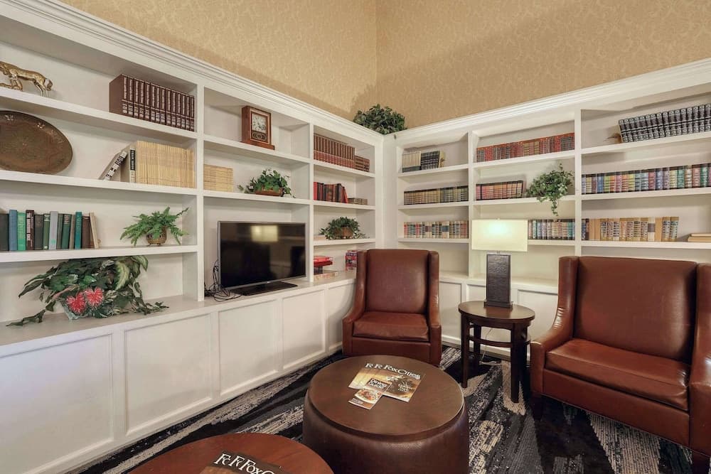 Comfort Suites Appleton Airport