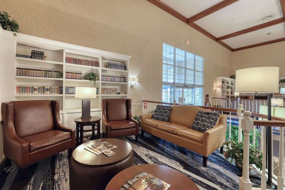 Comfort Suites Appleton Airport