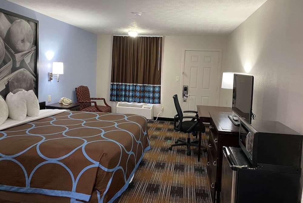 Super 8 by Wyndham Covington