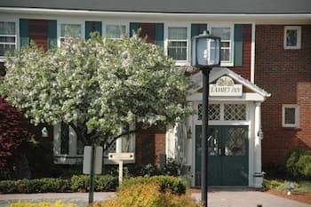 Lamie's Inn and The Old Salt Restaurant