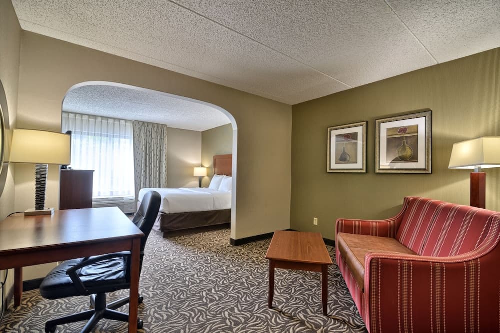 Clarion Inn & Suites Cortland - University Area