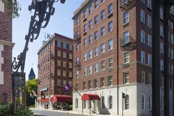 Sheraton Commander Hotel