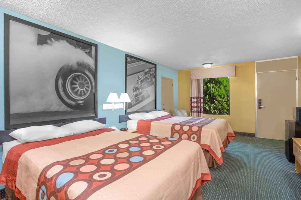 Super 8 by Wyndham Dunn