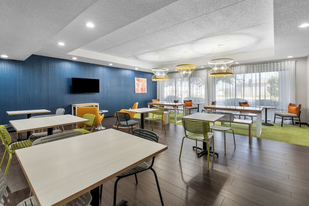 Spark by Hilton Green Bay