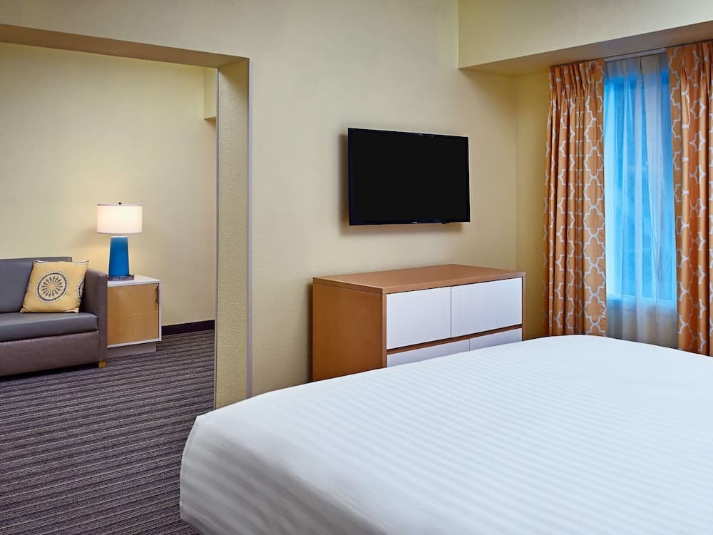 Sonesta Simply Suites Memphis East Poplar Pike ​