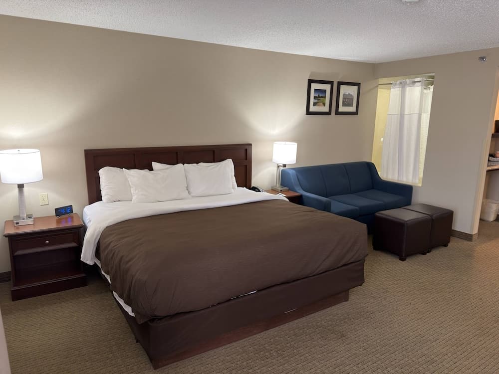 Wingate by Wyndham Utica