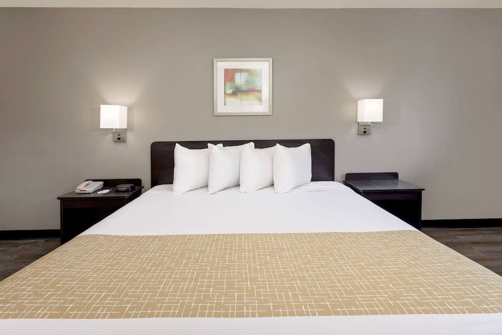 Travelodge by Wyndham College Park