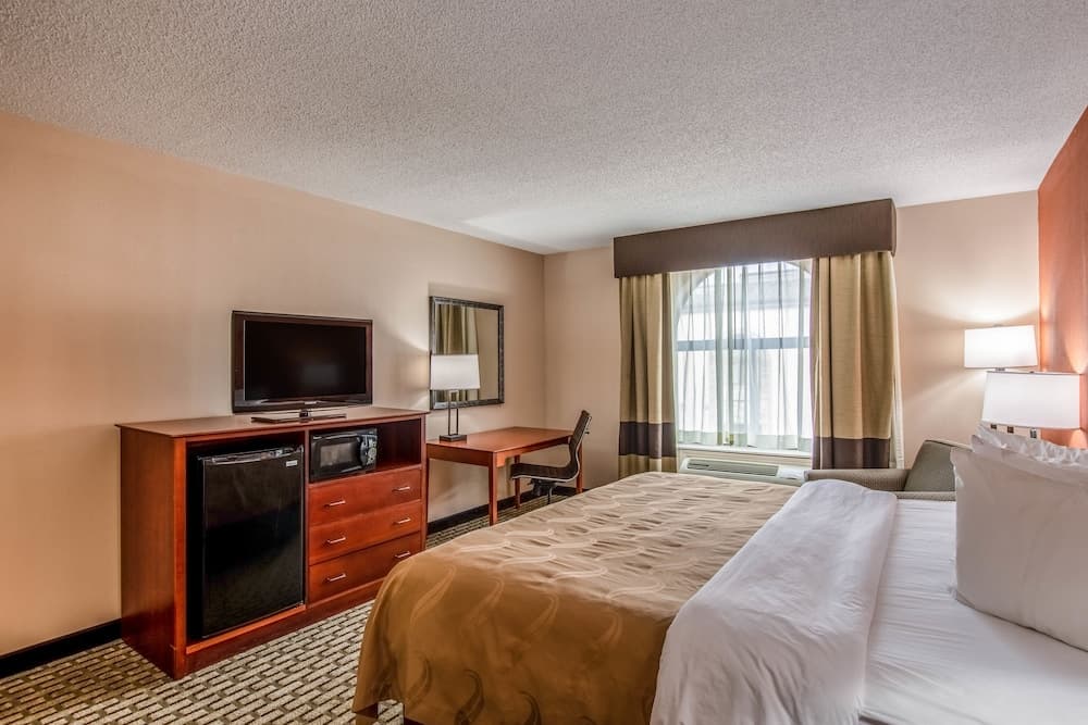 Country Inn & Suites by Radisson, Muskegon, MI