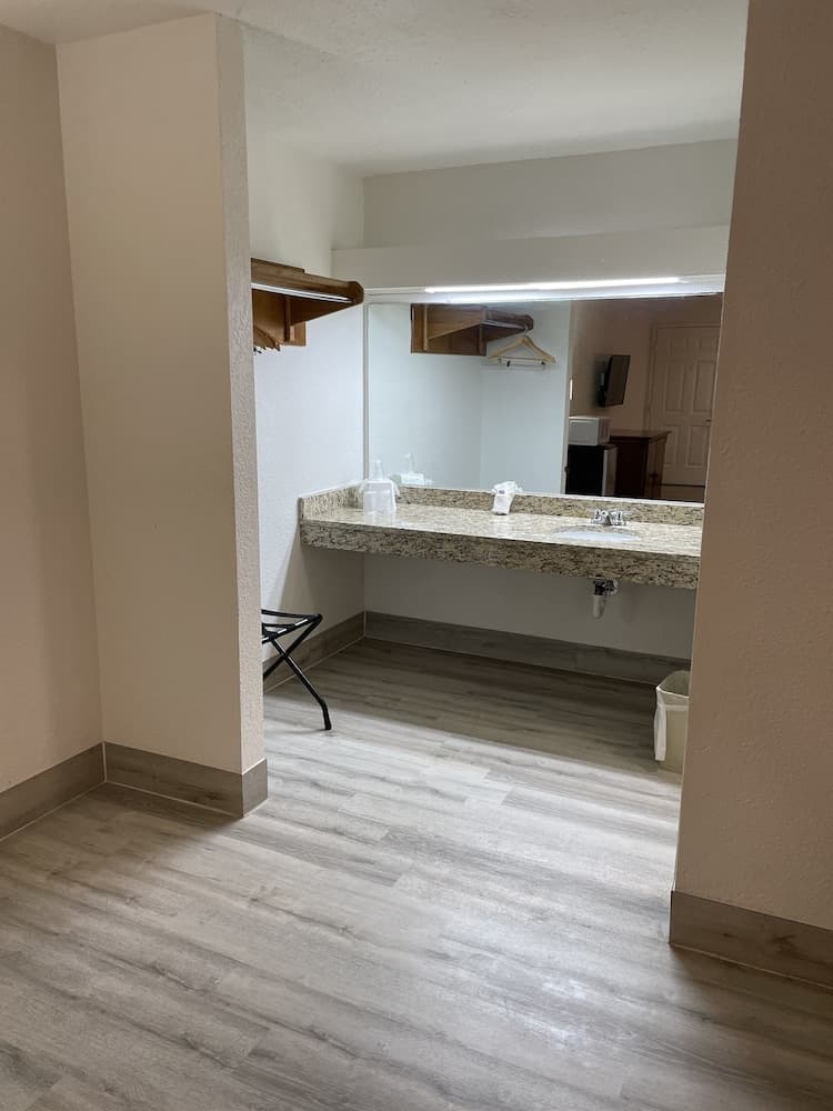 Motel 6 Pooler, GA - Savannah Airport