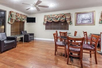 Days Inn by Wyndham Ruston LA