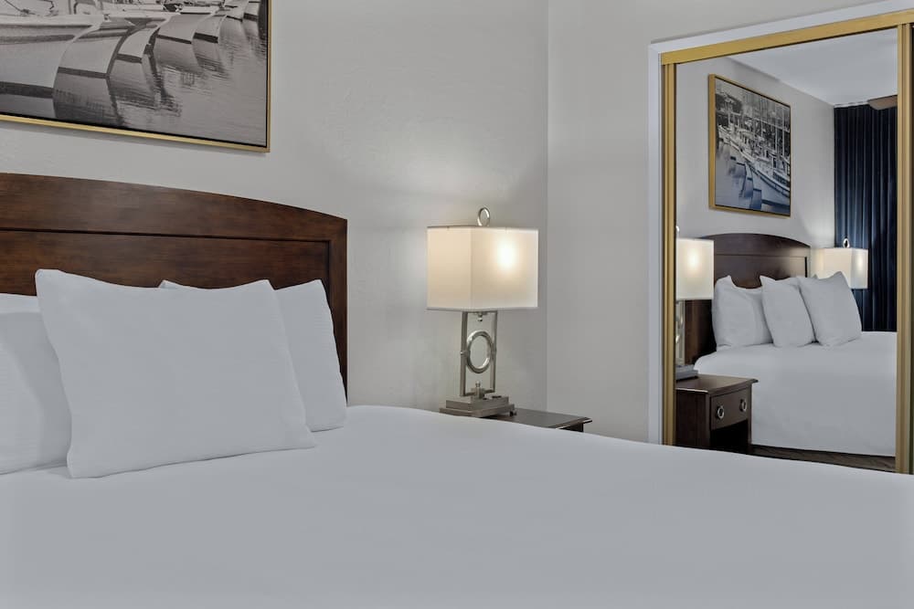 Suites At Fishermans Wharf