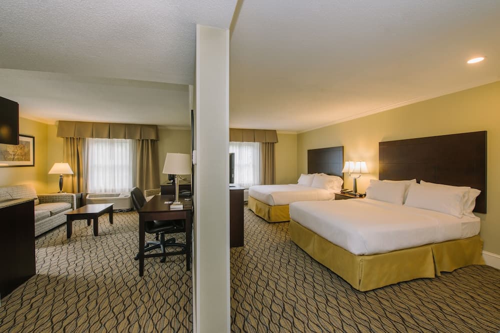 Holiday Inn Express & Suites Merrimack – Nashua by IHG