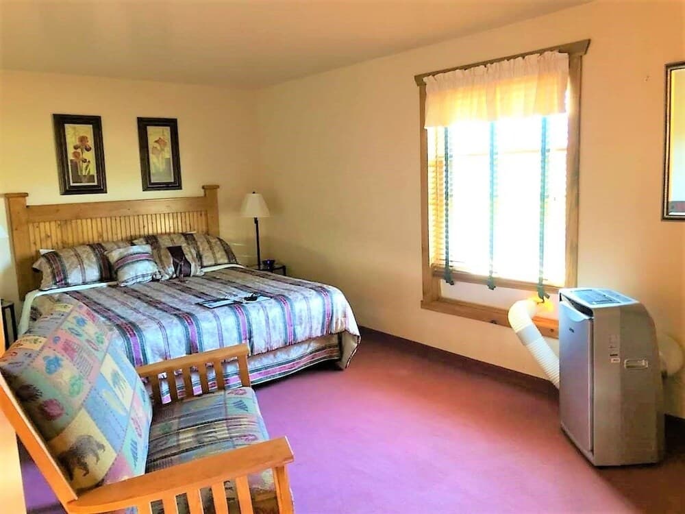 Elkhorn Mountain Inn