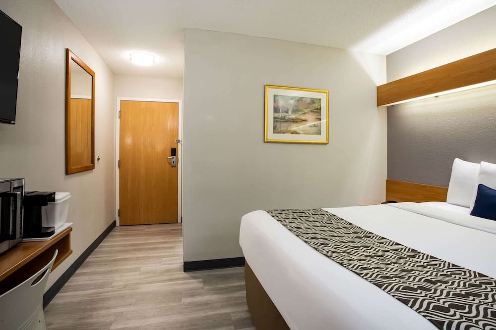 Microtel Inn & Suites by Wyndham Southern Pines / Pinehurst