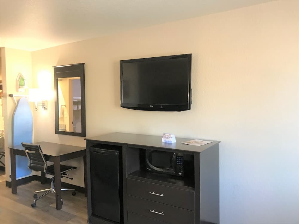 Econo Lodge Near Lackland Air Force Base - SeaWorld