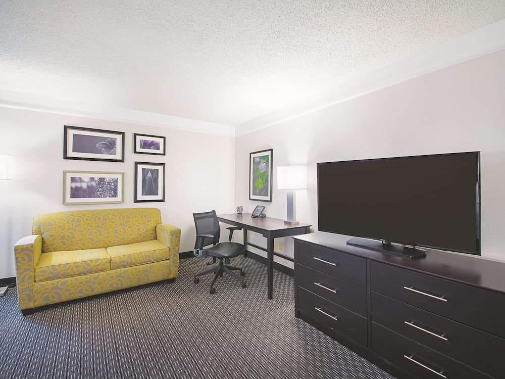 La Quinta Inn & Suites by Wyndham Austin Round Rock