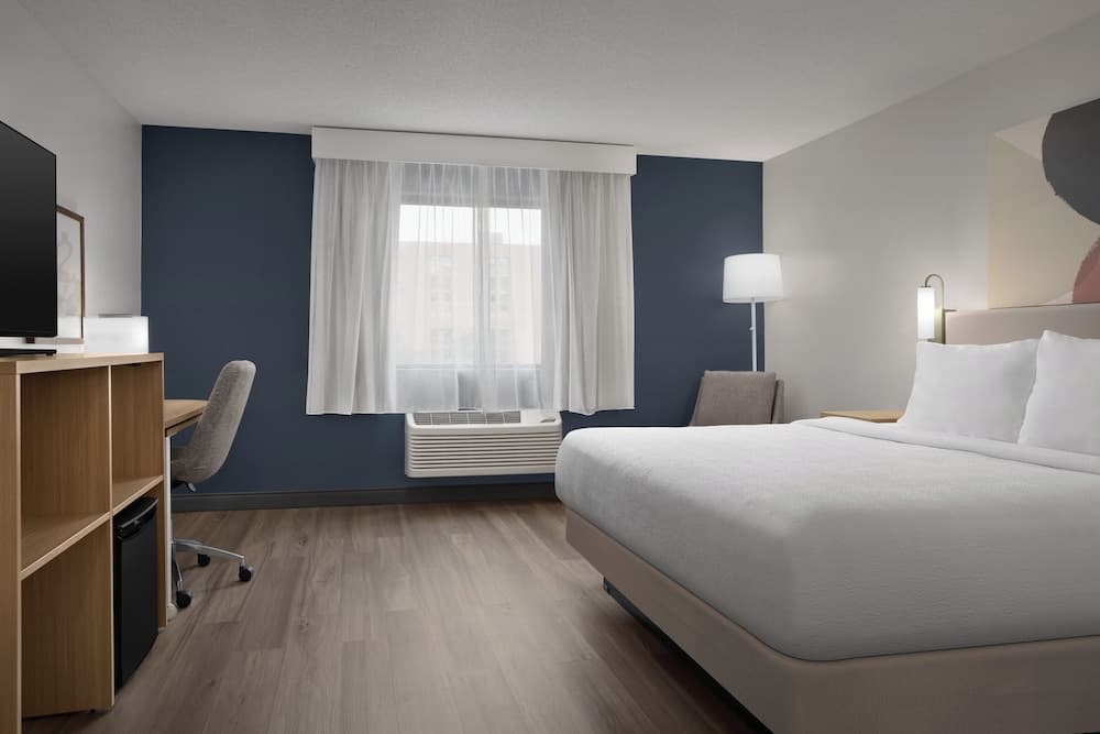 Spark by Hilton Lakewood Denver Southwest