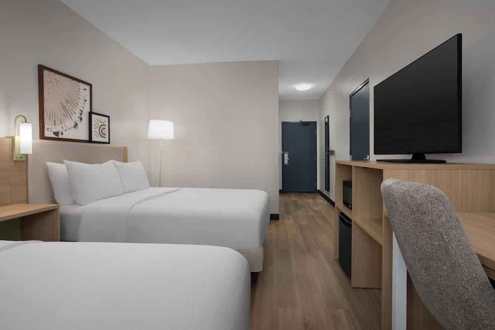 Spark by Hilton Lakewood Denver Southwest