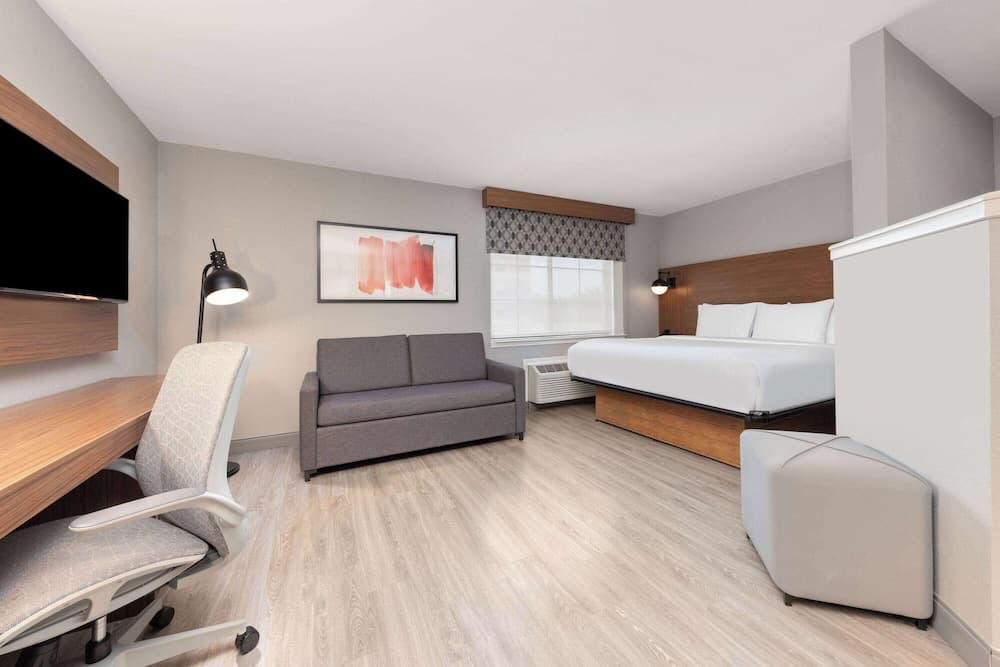 Hawthorn Extended Stay by Wyndham Bedford / Dallas