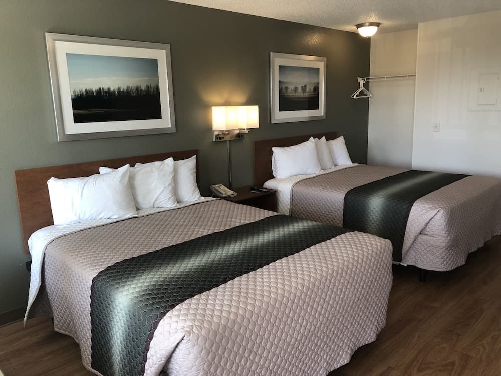 HomeTowne Studios by Red Roof Tacoma - Hosmer