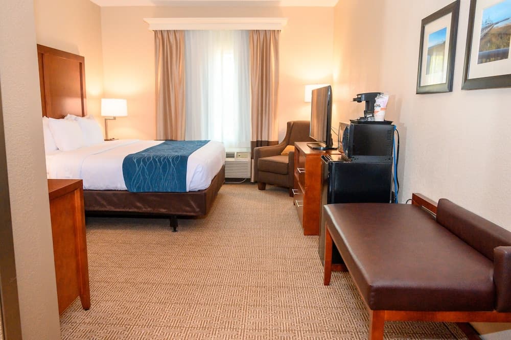 Comfort Inn & Suites Patriots Point