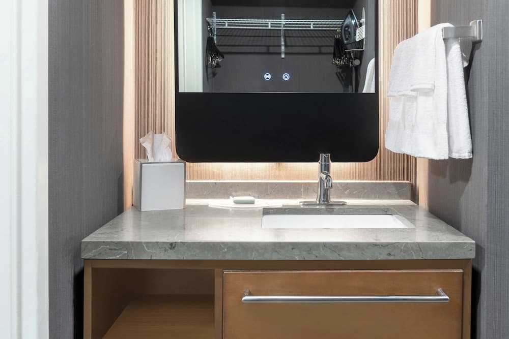 Courtyard by Marriott Cleveland Airport South