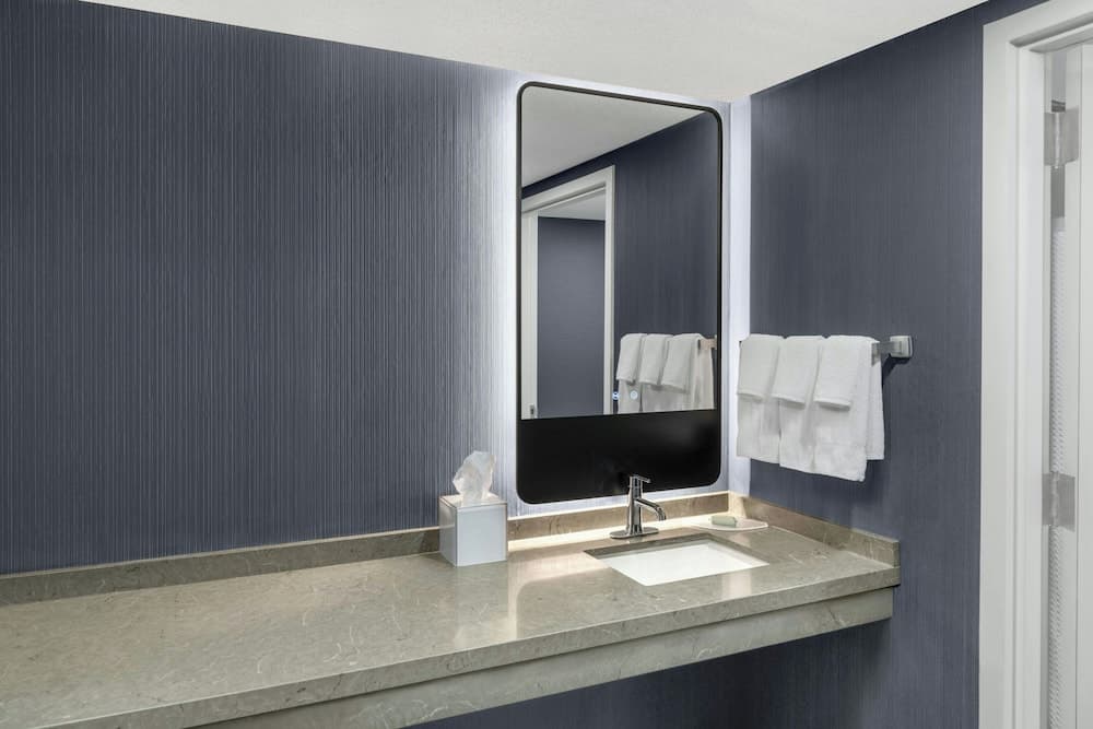 Courtyard by Marriott Cleveland Airport South