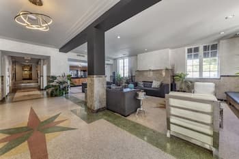 La Flora by LuxUrban