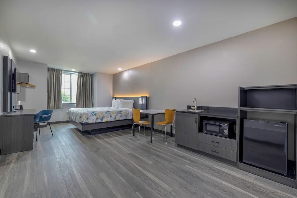 Motel 6 Fort Worth, TX - Burleson