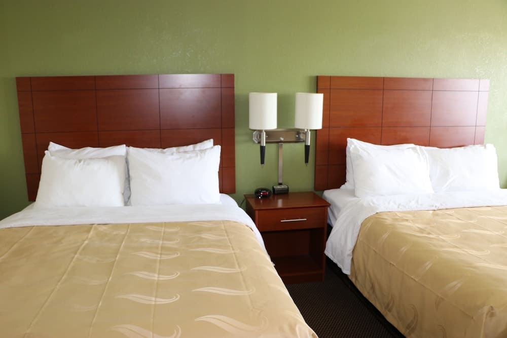 Quality Inn Evansville Eastland Area