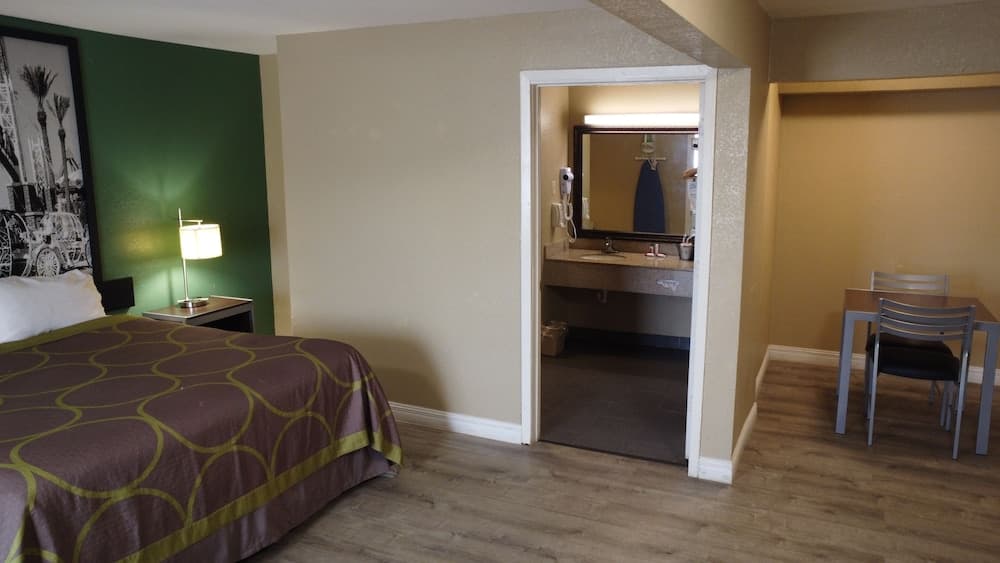 Super 8 by Wyndham Kingsville