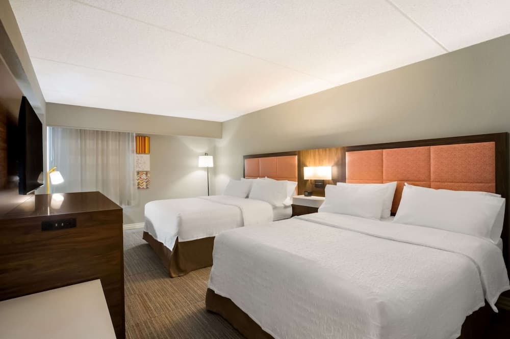 Hampton Inn by Hilton Philadelphia / Willow Grove