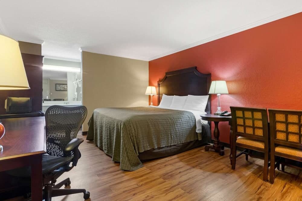 Days Inn by Wyndham Hinesville Near Fort Stewart