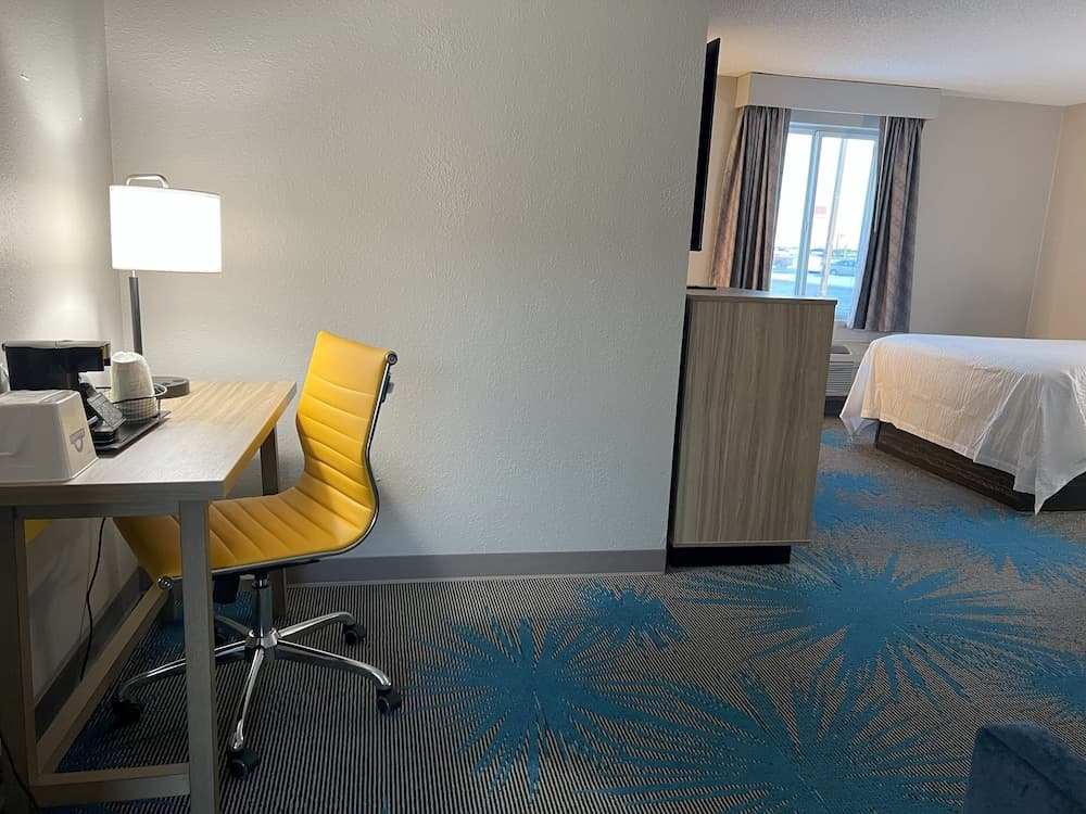 Days Inn by Wyndham Jamestown