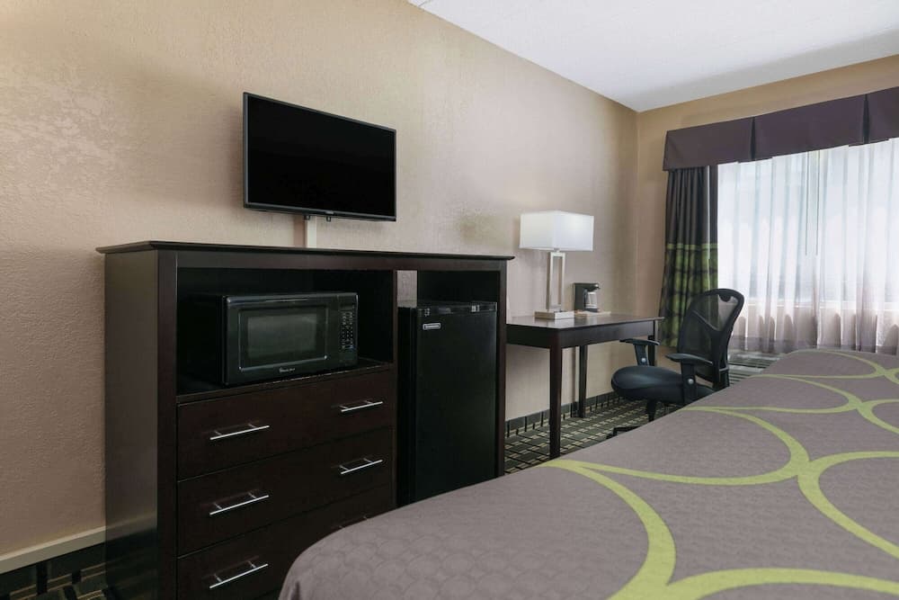 Super 8 by Wyndham Grand Prairie North